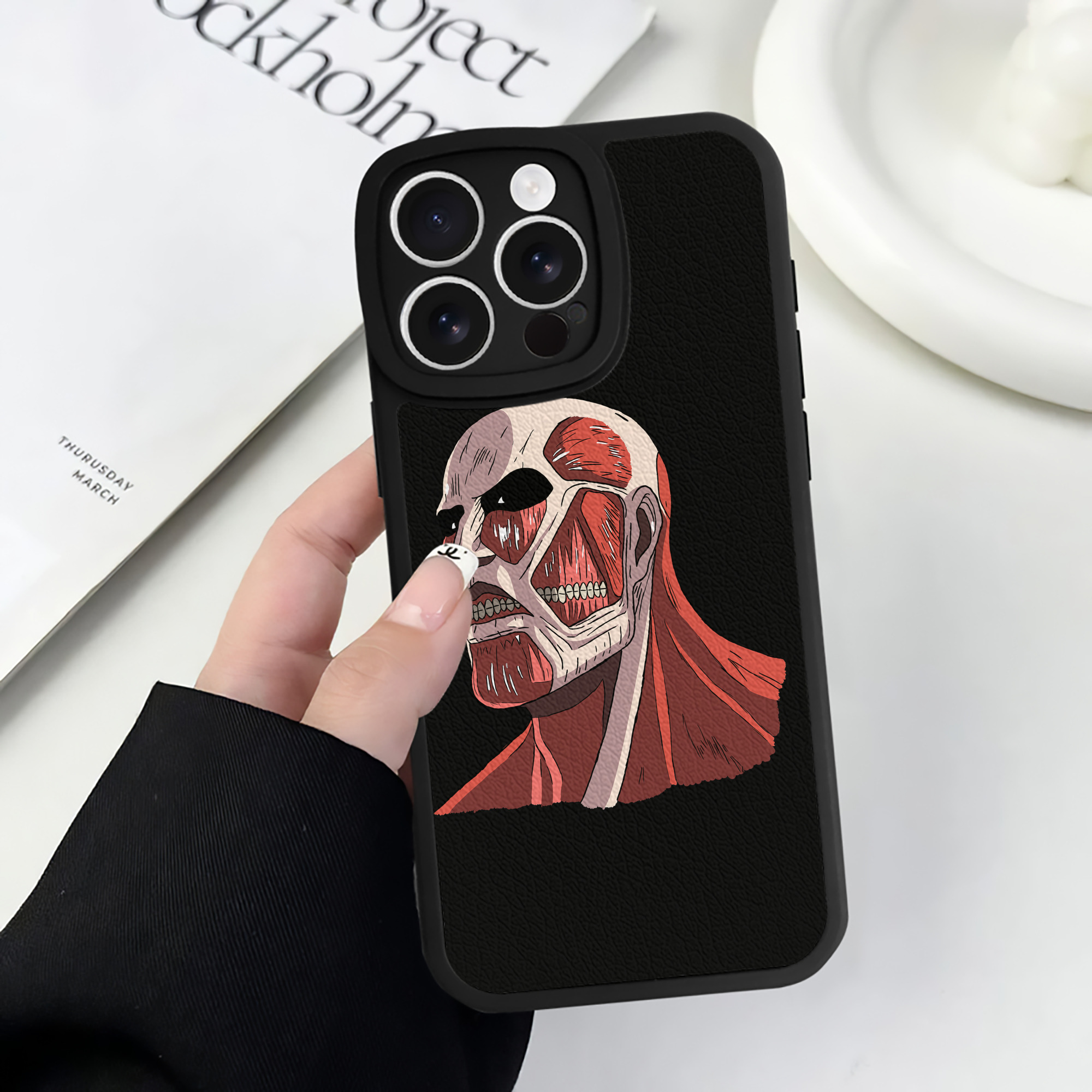 （画像用） 進撃の巨人 Attack on Titan 【iPhone 16シリーズ対応】シリコンスマホケース（レザー調） 材質：シリコン